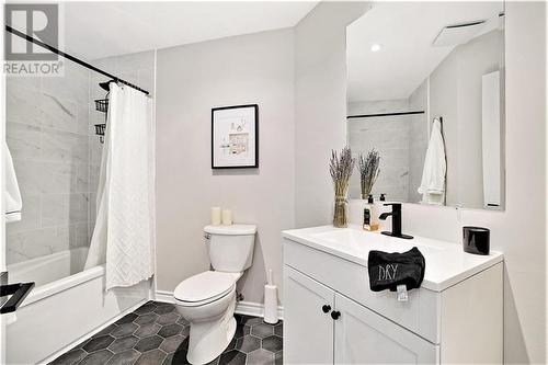 126 Karen Lane, Perth, ON - Indoor Photo Showing Bathroom