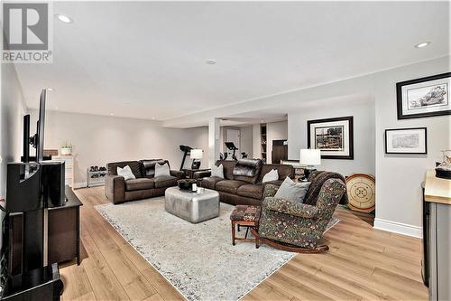 126 Karen Lane, Perth, ON - Indoor Photo Showing Living Room