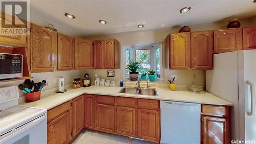 2234 Goldman Crescent, Regina, SK - Indoor Photo Showing Kitchen With Double Sink