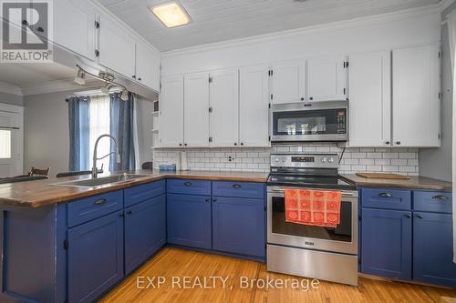 4118 Hamilton Road, Thames Centre (Dorchester), ON - Indoor Photo Showing Kitchen