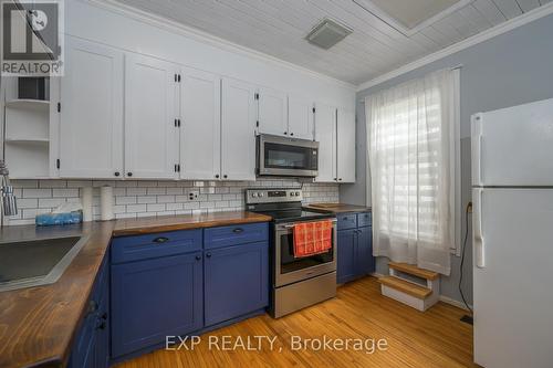 4118 Hamilton Road, Thames Centre (Dorchester), ON - Indoor Photo Showing Kitchen