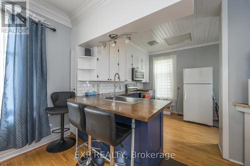 4118 Hamilton Road, Thames Centre (Dorchester), ON - Indoor Photo Showing Kitchen With Double Sink