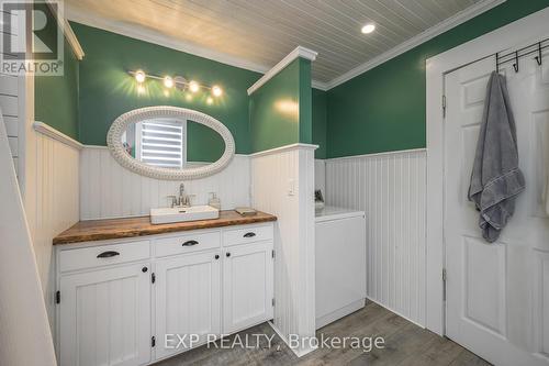 4118 Hamilton Road, Thames Centre (Dorchester), ON - Indoor Photo Showing Bathroom