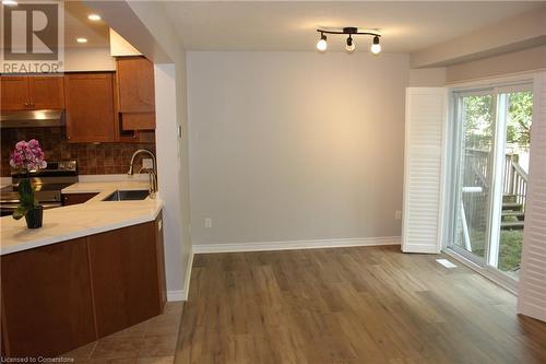 555 Chablis Drive Unit# 44, Waterloo, ON - Indoor Photo Showing Kitchen