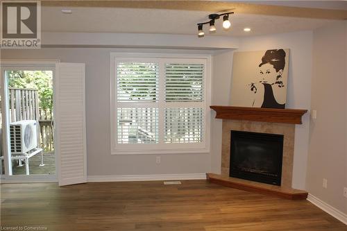 555 Chablis Drive Unit# 44, Waterloo, ON - Indoor Photo Showing Living Room With Fireplace