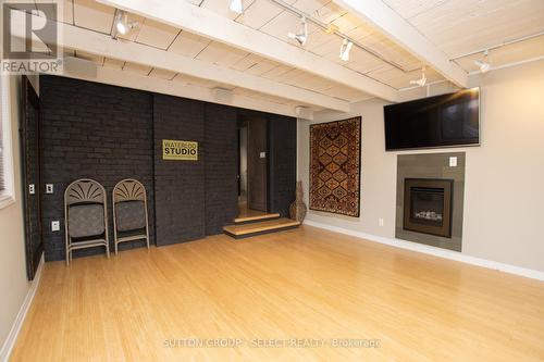 Studio / 2nd level - 554 Waterloo Street, London, ON - Indoor With Fireplace