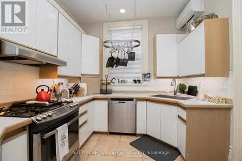 554 Waterloo Street, London, ON - Indoor Photo Showing Kitchen