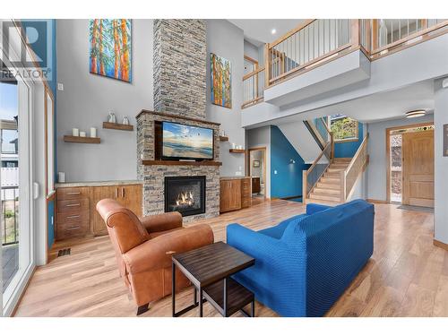 13598 Townsend Drive, Lake Country, BC - Indoor Photo Showing Living Room With Fireplace