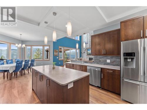 13598 Townsend Drive, Lake Country, BC - Indoor Photo Showing Kitchen With Stainless Steel Kitchen With Double Sink With Upgraded Kitchen