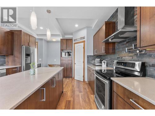 13598 Townsend Drive, Lake Country, BC - Indoor Photo Showing Kitchen With Stainless Steel Kitchen With Upgraded Kitchen