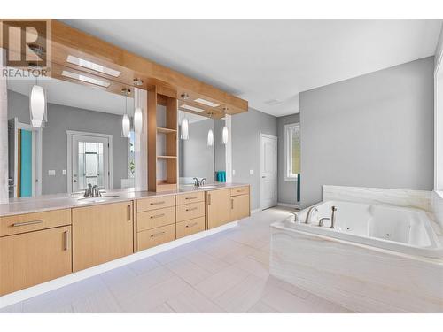 13598 Townsend Drive, Lake Country, BC - Indoor Photo Showing Bathroom