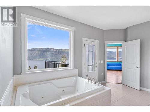 13598 Townsend Drive, Lake Country, BC - Indoor Photo Showing Bathroom