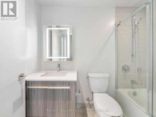 906 - 8 Cumberland Street, Toronto, ON - Indoor Photo Showing Bathroom