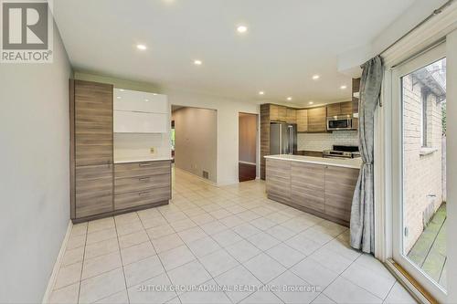 62 Esther Crescent, Vaughan, ON - Indoor Photo Showing Kitchen