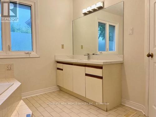 52 Fairholme Drive, Markham, ON - Indoor Photo Showing Bathroom