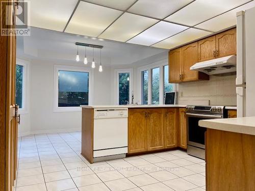 52 Fairholme Drive, Markham, ON - Indoor Photo Showing Kitchen