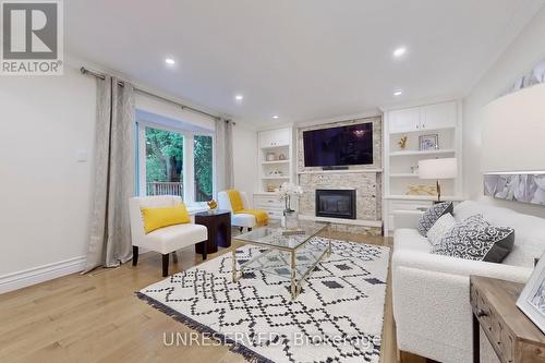 424 Kerrybrook Drive, Richmond Hill, ON - Indoor Photo Showing Living Room With Fireplace