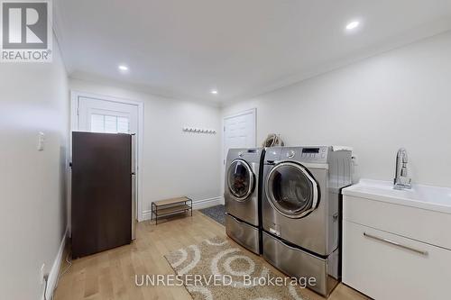 424 Kerrybrook Drive, Richmond Hill, ON - Indoor Photo Showing Laundry Room