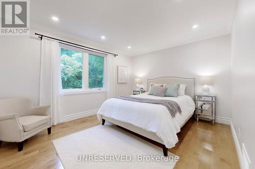 424 Kerrybrook Drive, Richmond Hill, ON - Indoor Photo Showing Bedroom