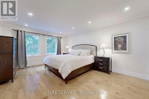 424 Kerrybrook Drive, Richmond Hill, ON - Indoor Photo Showing Bedroom