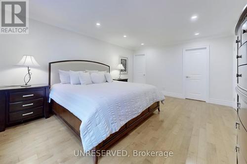 424 Kerrybrook Drive, Richmond Hill, ON - Indoor Photo Showing Bedroom