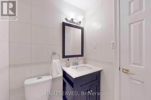 424 Kerrybrook Drive, Richmond Hill, ON - Indoor Photo Showing Bathroom