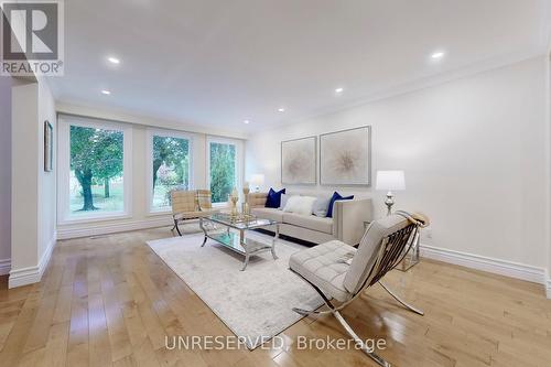 424 Kerrybrook Drive, Richmond Hill, ON - Indoor Photo Showing Living Room