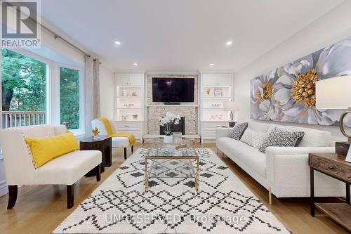 424 Kerrybrook Drive, Richmond Hill, ON - Indoor Photo Showing Living Room With Fireplace