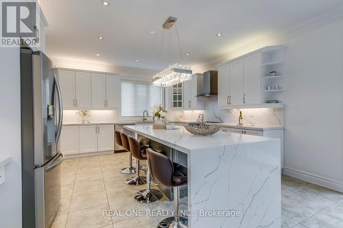 2316 Delnice Drive, Oakville, ON - Indoor Photo Showing Kitchen With Upgraded Kitchen