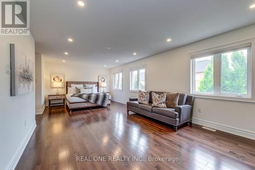 2316 Delnice Drive, Oakville, ON - Indoor Photo Showing Living Room