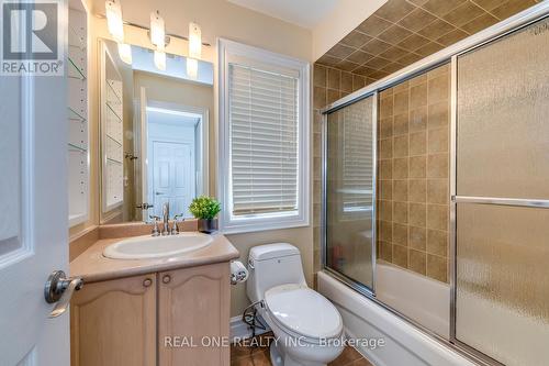 2316 Delnice Drive, Oakville, ON - Indoor Photo Showing Bathroom