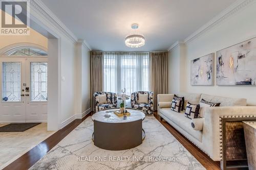 2316 Delnice Drive, Oakville, ON - Indoor Photo Showing Living Room