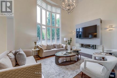 2316 Delnice Drive, Oakville, ON - Indoor Photo Showing Living Room