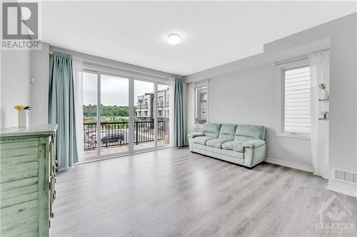 1412 Hemlock Road, Ottawa, ON - Indoor Photo Showing Living Room