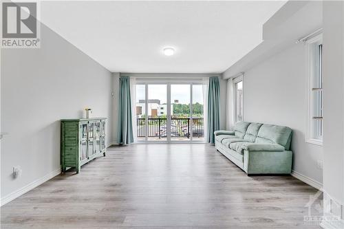 1412 Hemlock Road, Ottawa, ON - Indoor Photo Showing Living Room