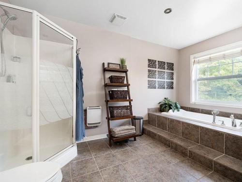 Salle de bains - 230 Rue Gordon, Châteauguay, QC - Indoor Photo Showing Bathroom