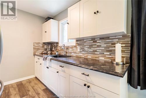 27 Peter Street, Chatham, ON - Indoor Photo Showing Kitchen