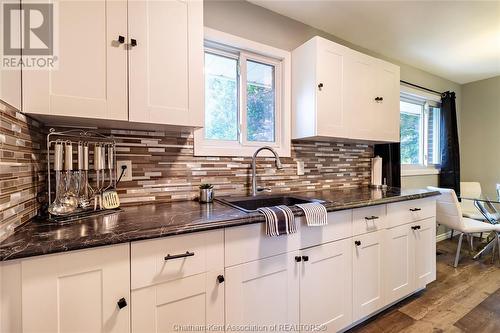 27 Peter Street, Chatham, ON - Indoor Photo Showing Kitchen