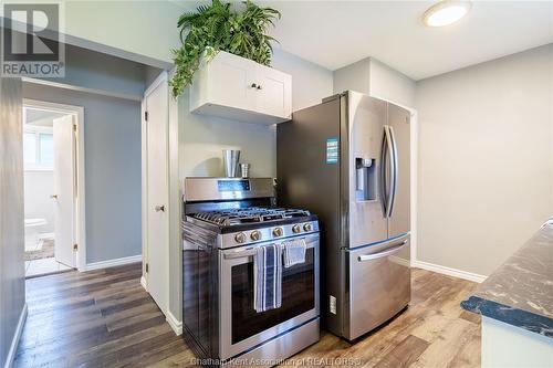 27 Peter Street, Chatham, ON - Indoor Photo Showing Kitchen