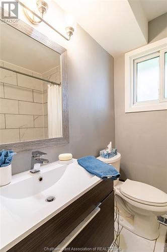 27 Peter Street, Chatham, ON - Indoor Photo Showing Bathroom