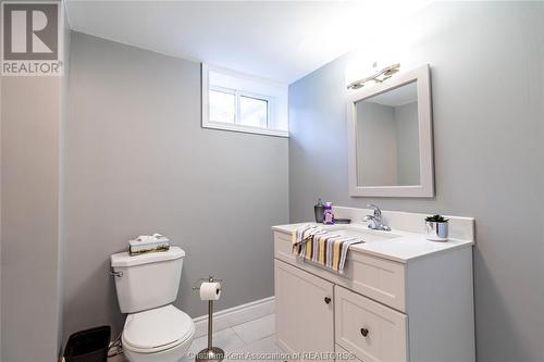 27 Peter Street, Chatham, ON - Indoor Photo Showing Bathroom