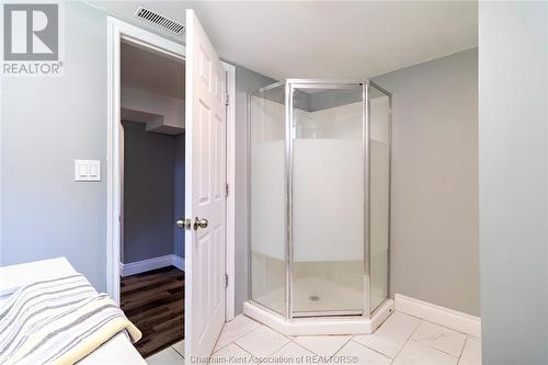 27 Peter Street, Chatham, ON - Indoor Photo Showing Bathroom