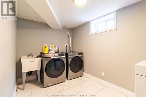 27 Peter Street, Chatham, ON - Indoor Photo Showing Laundry Room