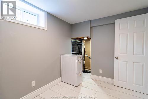 27 Peter Street, Chatham, ON - Indoor Photo Showing Laundry Room