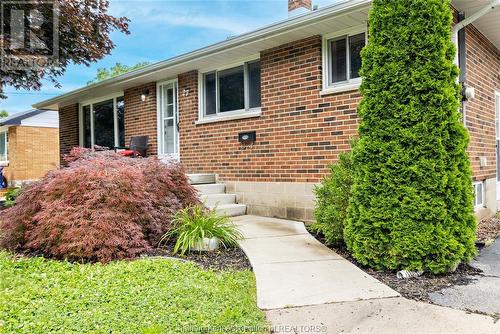 27 Peter Street, Chatham, ON - Outdoor With Exterior