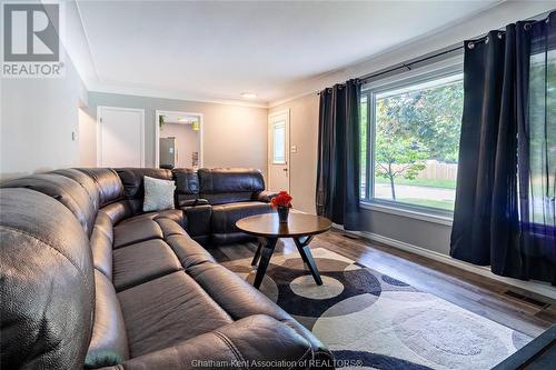 27 Peter Street, Chatham, ON - Indoor Photo Showing Living Room