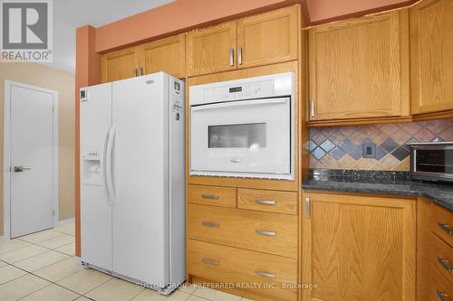 15 Bellrock Crescent, London, ON - Indoor Photo Showing Kitchen