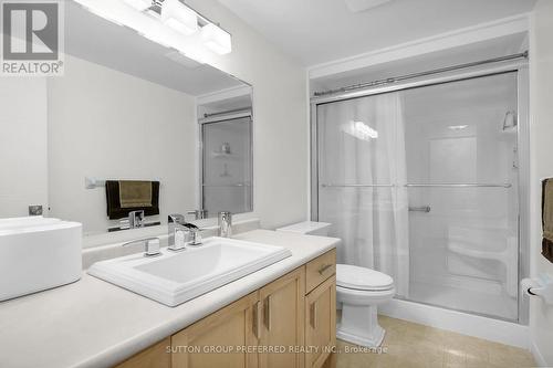 15 Bellrock Crescent, London, ON - Indoor Photo Showing Bathroom