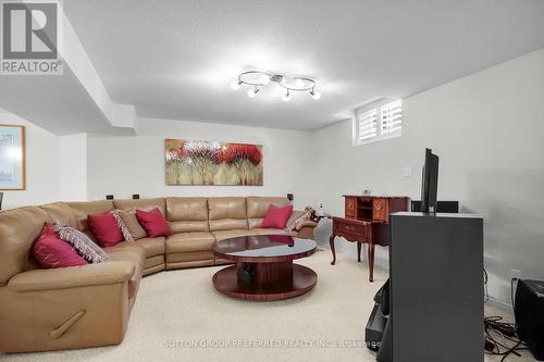 15 Bellrock Crescent, London, ON - Indoor Photo Showing Living Room