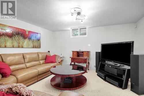 15 Bellrock Crescent, London, ON - Indoor Photo Showing Living Room